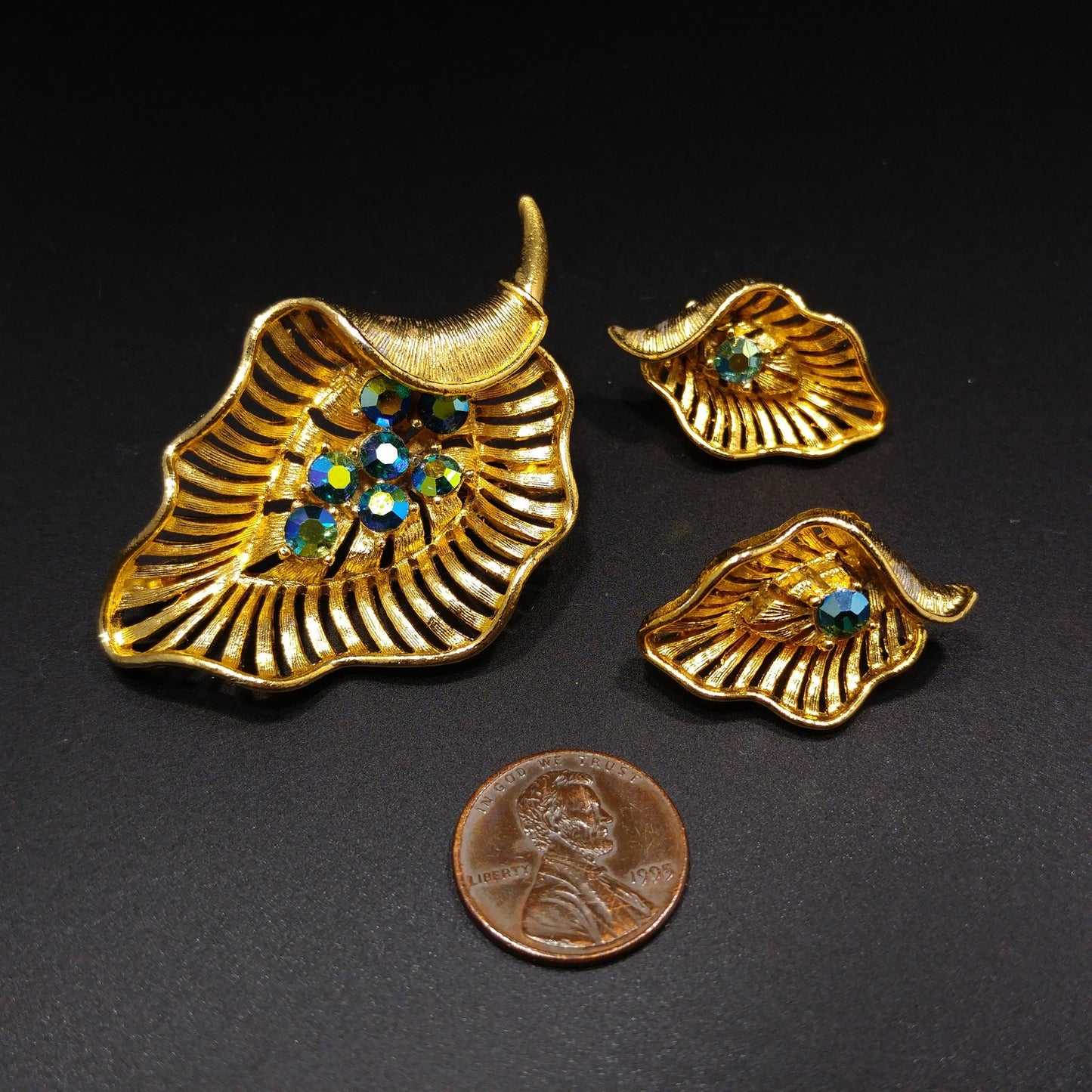 Lisner Blue Aurora Borealis Leaf Brooch & Earrings, Gold Plated, 1960s Vintage Jewelry