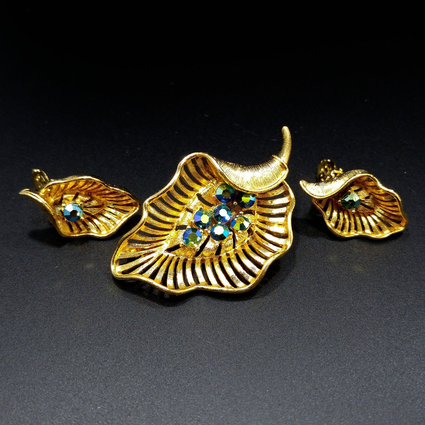 Lisner Blue Aurora Borealis Leaf Brooch & Earrings, Gold Plated, 1960s Vintage Jewelry