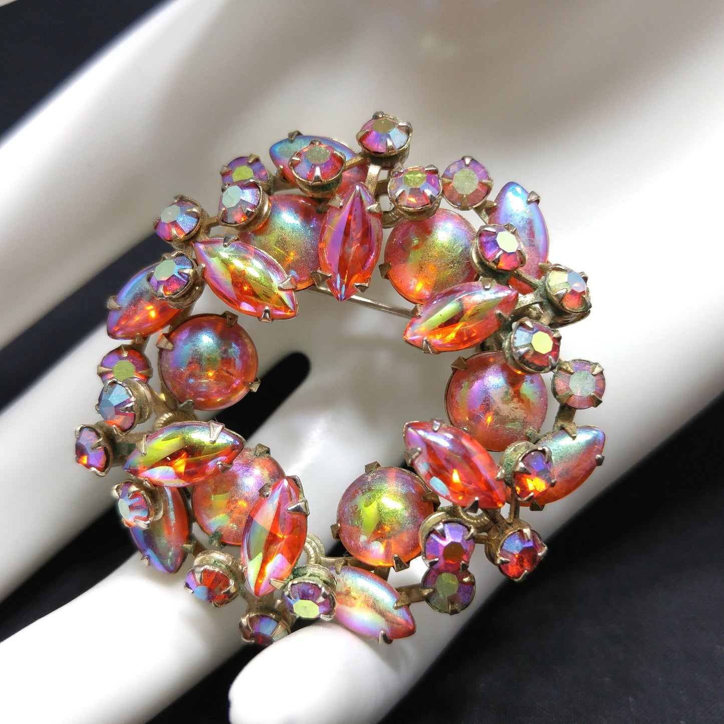 Mid-Century Iridescent Wreath Brooch, Art Glass, 1950s Vintage Jewelry