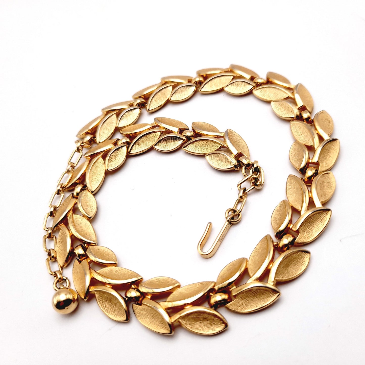 Vintage Trifari Gold Plated Leaves Choker Necklace