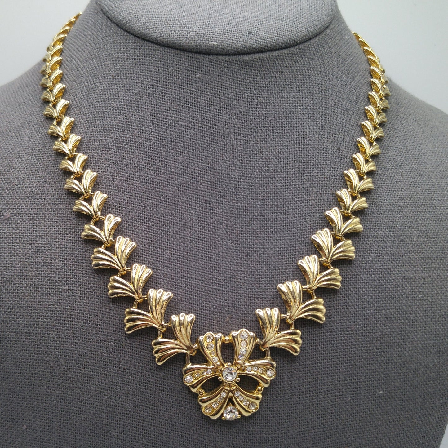 Mid-Century Floral Pendant Necklace, Gold Plated, 1960s Vintage Jewelry
