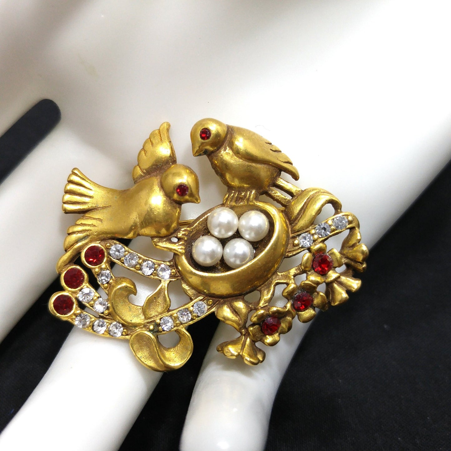 Museum of Fine Arts Birds Nest Brooch, Faux Pearls, 1990s Vintage Jewelry