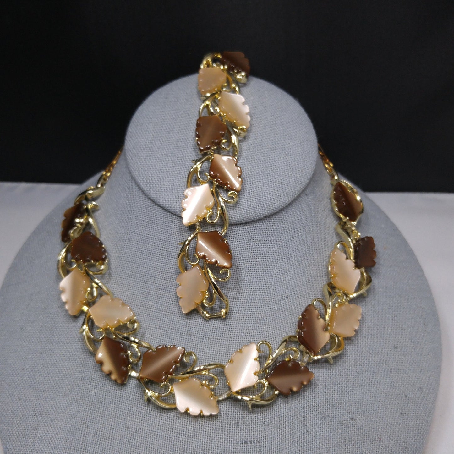 Mid-Century Beige Brown Moonglow Leaves Necklace Bracelet Set, Lucite Jewelry, 1950s Vintage Jewelry