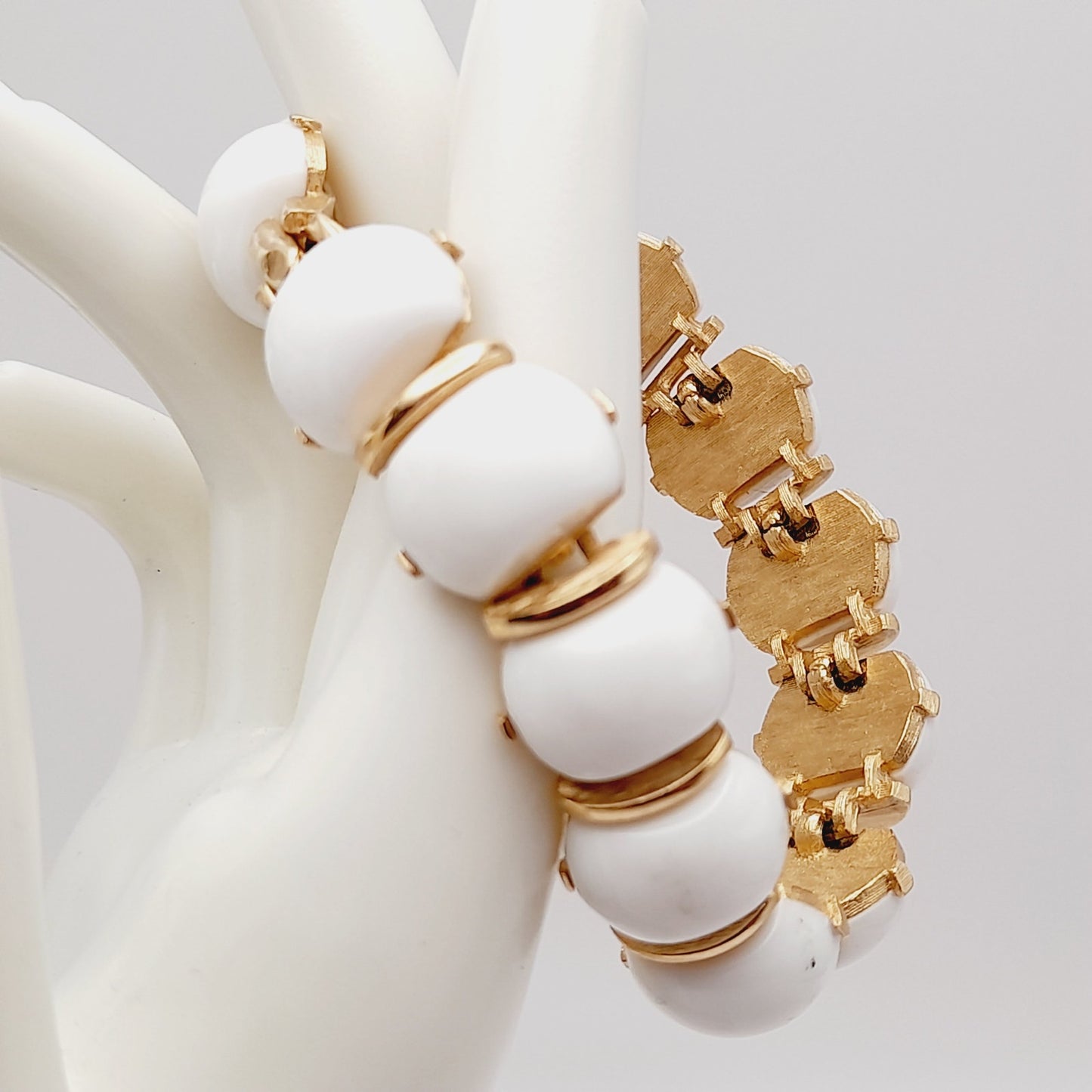 Vintage Crown Trifari White Lucite Gold Plated Link Bracelet