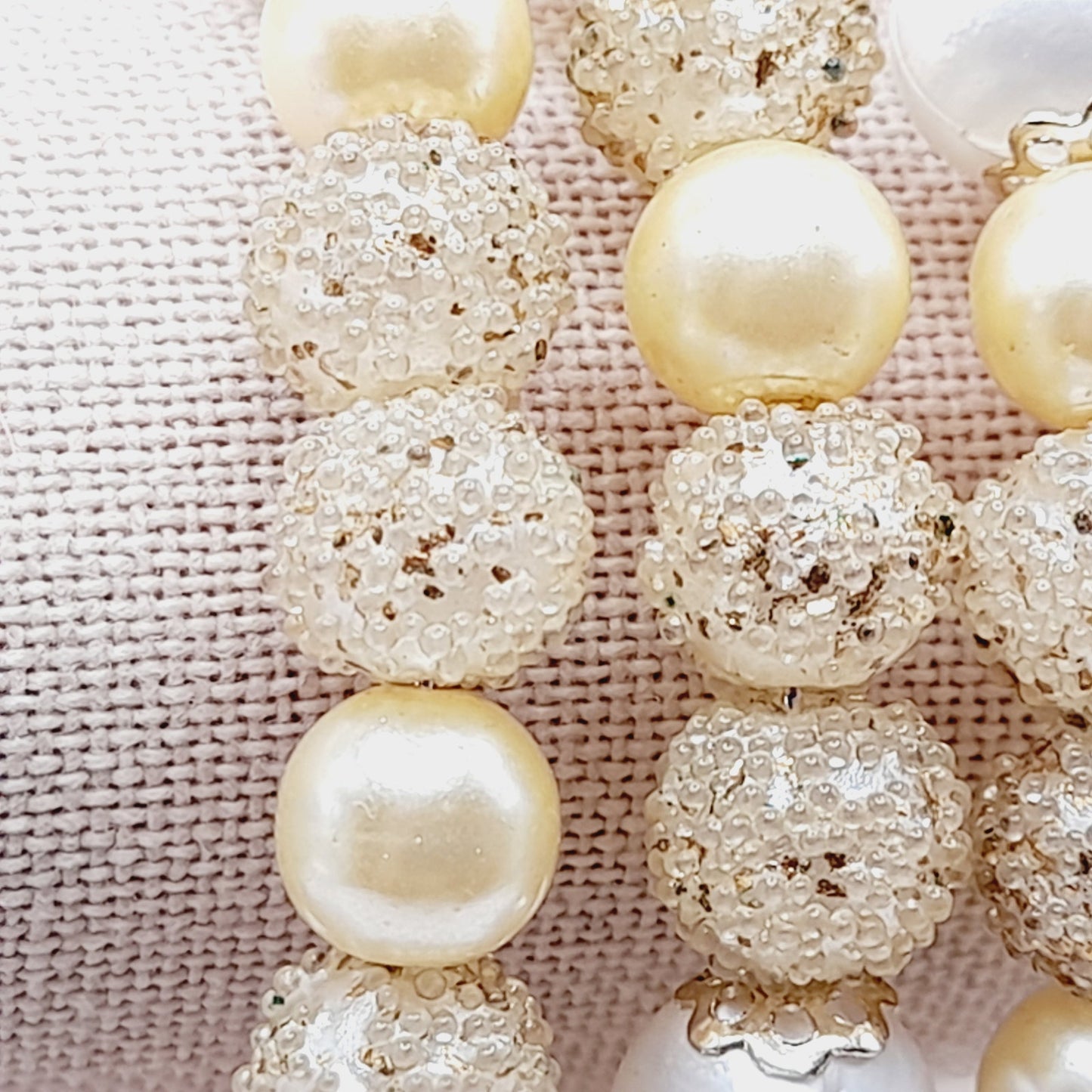 Vintage 1950s Beaded Bracelet – Gold & Pearl Memory Wire Wrap