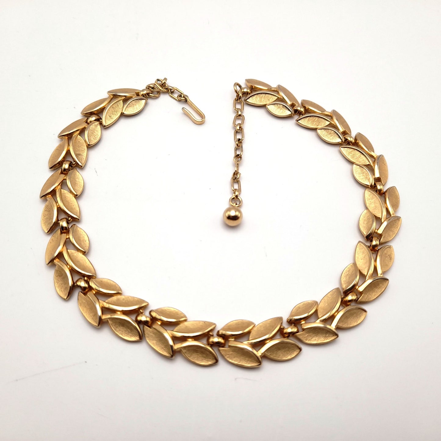 Vintage Trifari Gold Plated Leaves Choker Necklace