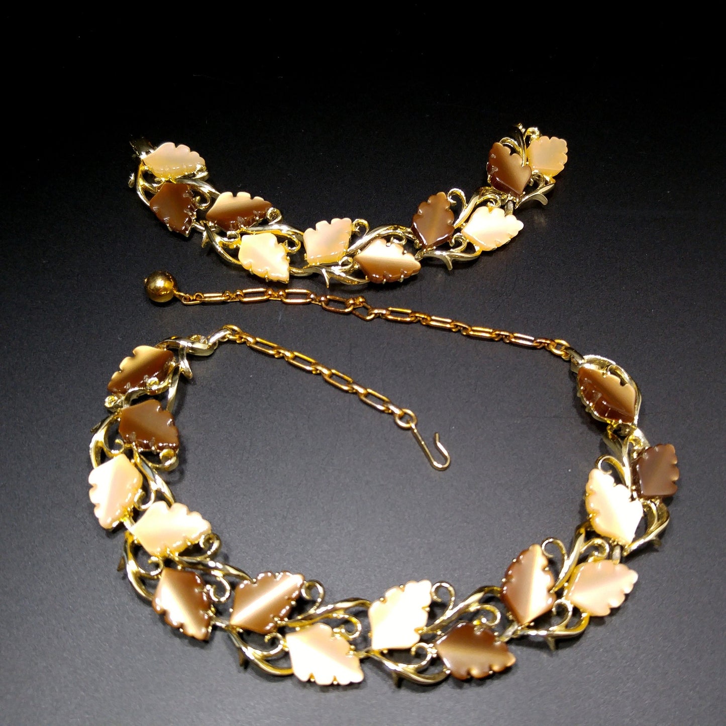 Mid-Century Beige Brown Moonglow Leaves Necklace Bracelet Set, Lucite Jewelry, 1950s Vintage Jewelry