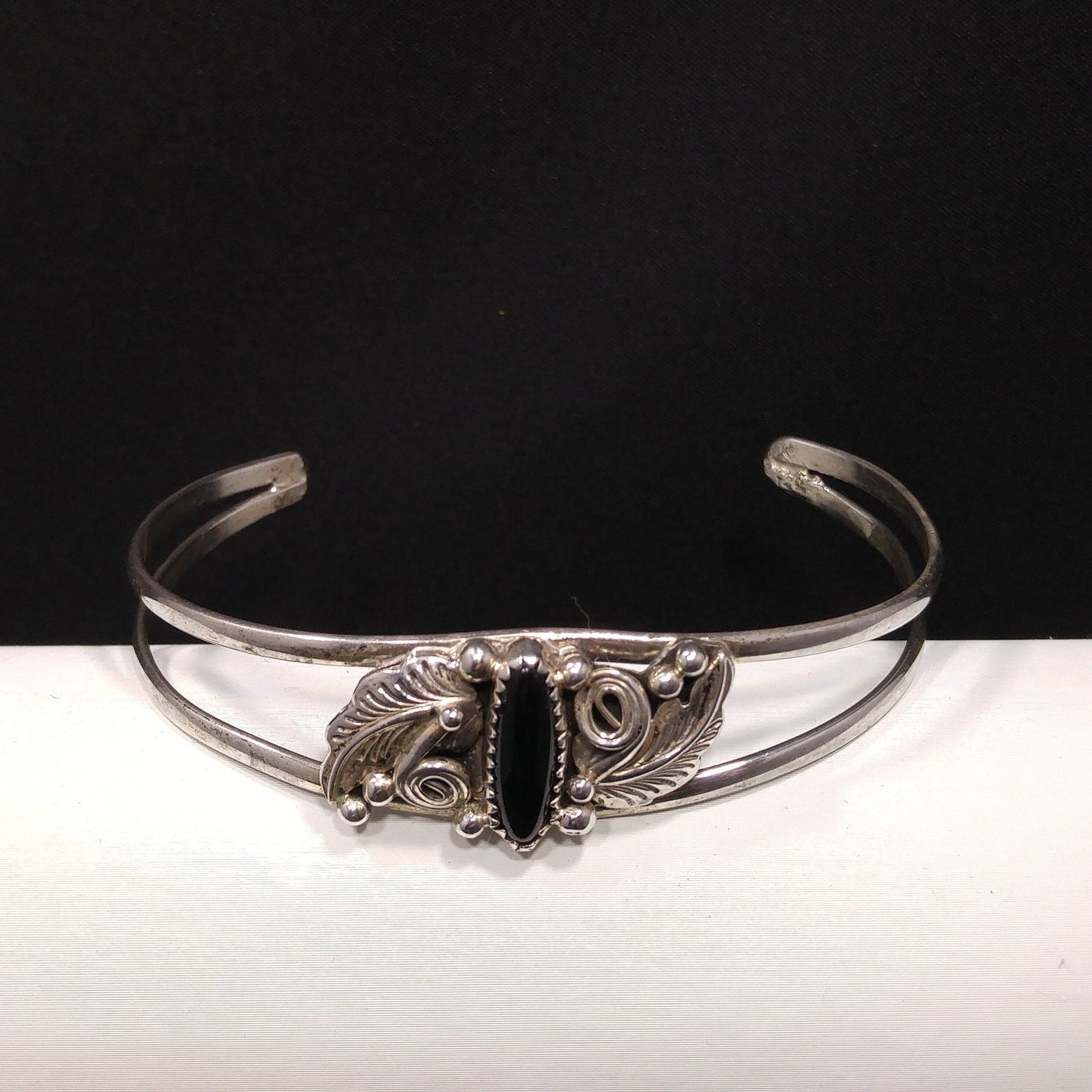 Richard Begay Navajo Artisan Sterling Silver Onyx Cuff Bracelet, 1980s Vintage Jewelry