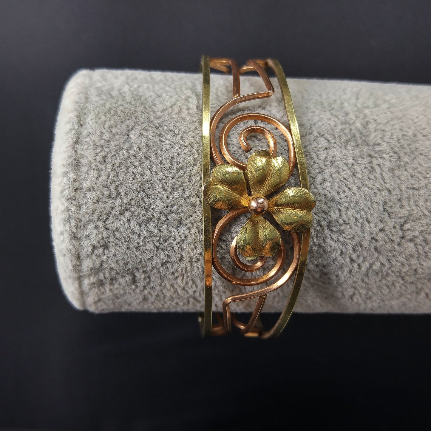 Krementz 14K Rolled Gold Overlay Cuff Bracelet, Openwork Gold Clover Center, Signed Krementz, 1960s Vintage Jewelry