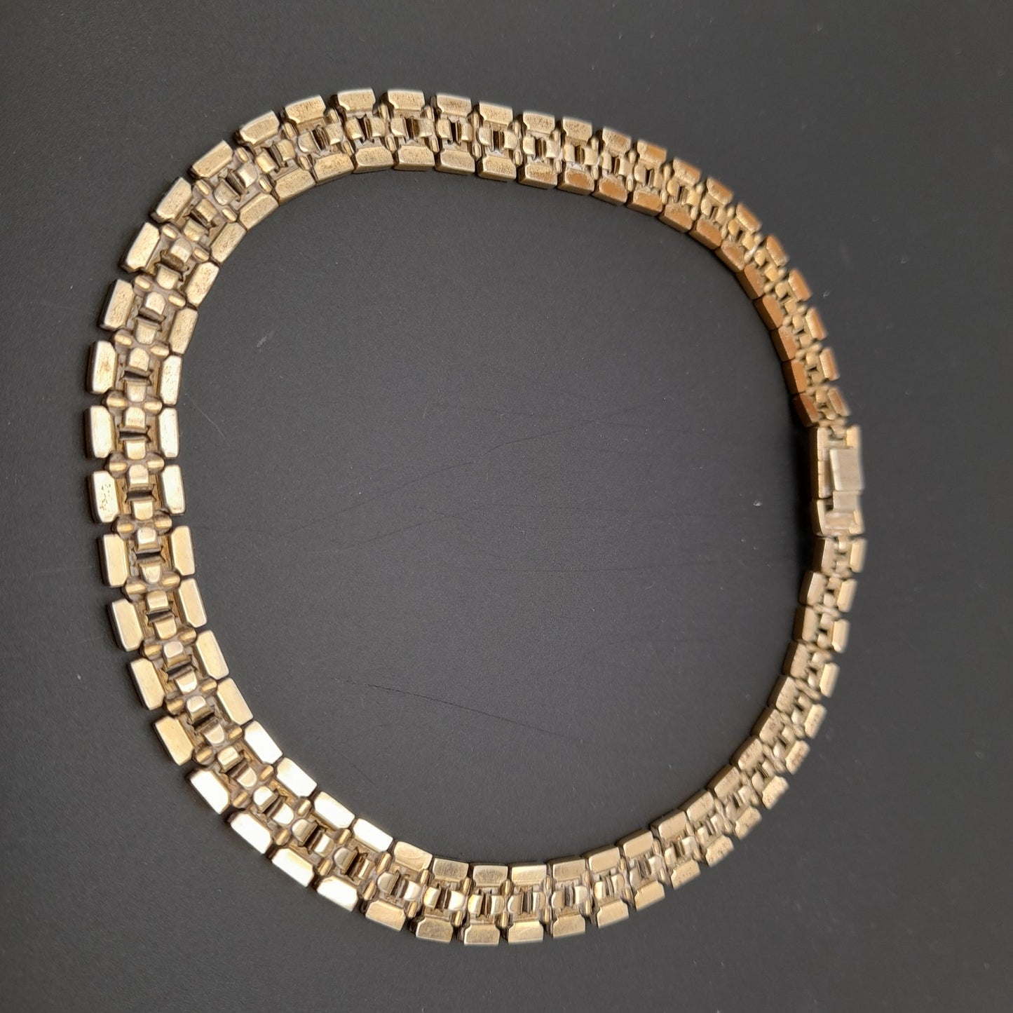 Vintage 1940s Crown Trifari Alfred Philippe Honeycomb 14 Inch Choker Necklace
