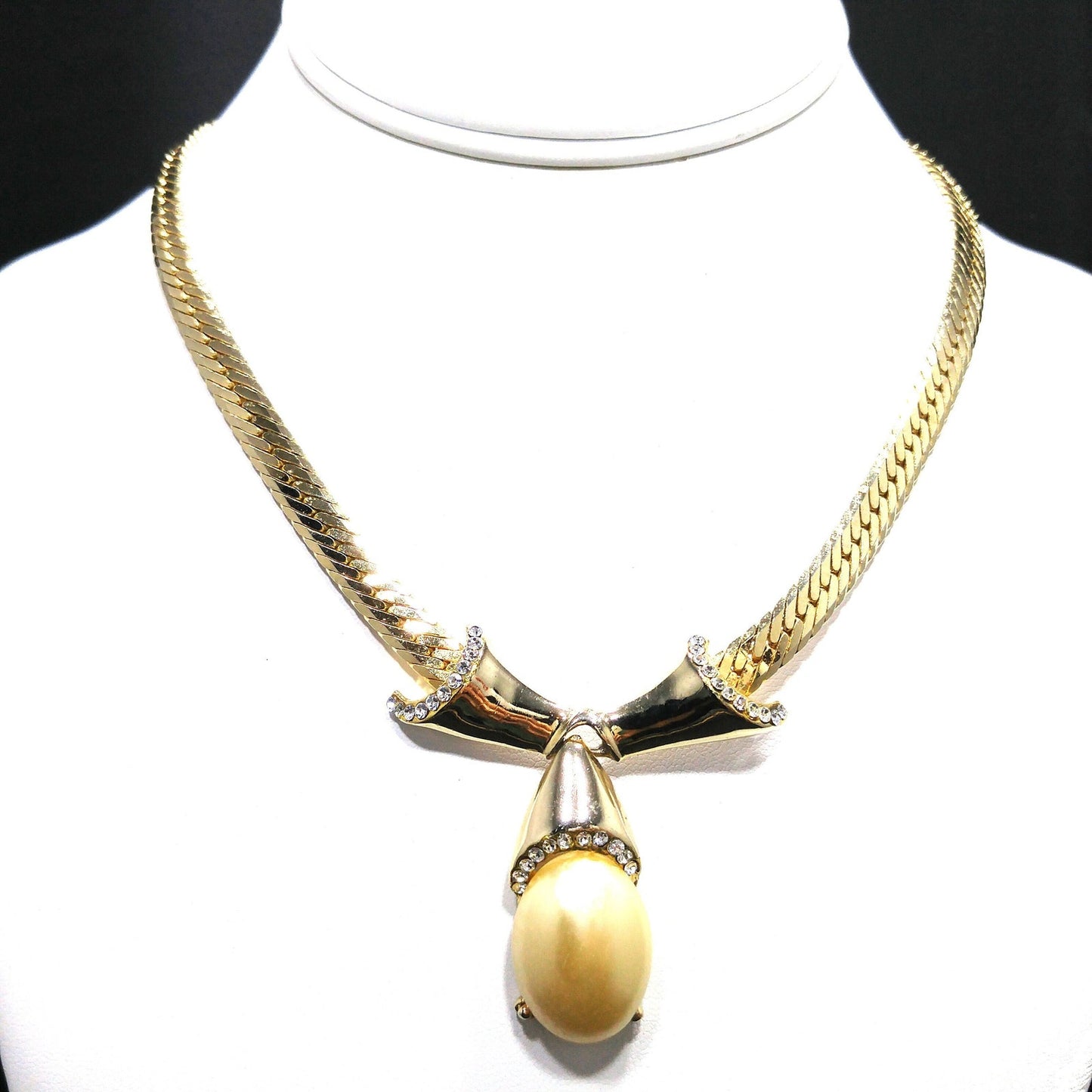 White Pearled Cabochon Pendant Necklace, Gold Plated Chain, 1980s Vintage Jewelry
