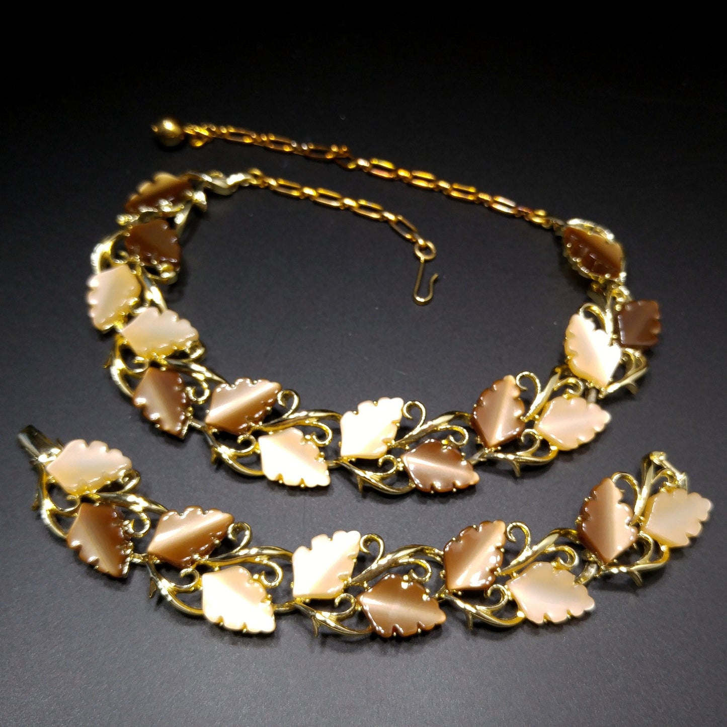 Mid-Century Beige Brown Moonglow Leaves Necklace Bracelet Set, Lucite Jewelry, 1950s Vintage Jewelry