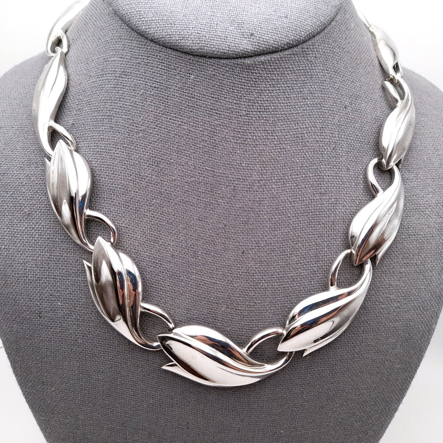 Crown Trifari Rhodium Plated Leaves Vintage Choker Necklace
