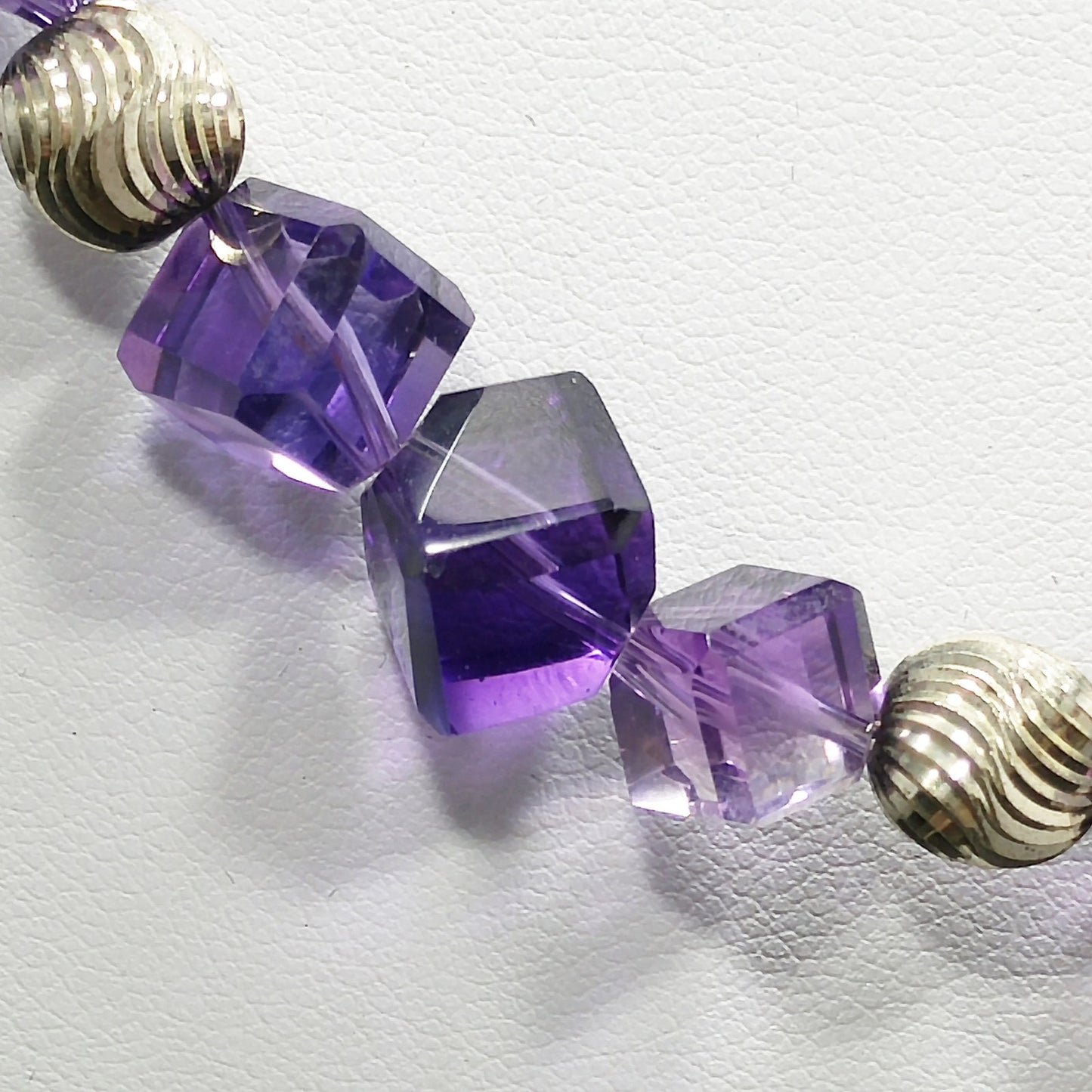 Vintage Amethyst Cube Bead Necklace – Light & Dark Purple Gemstones – 1990s