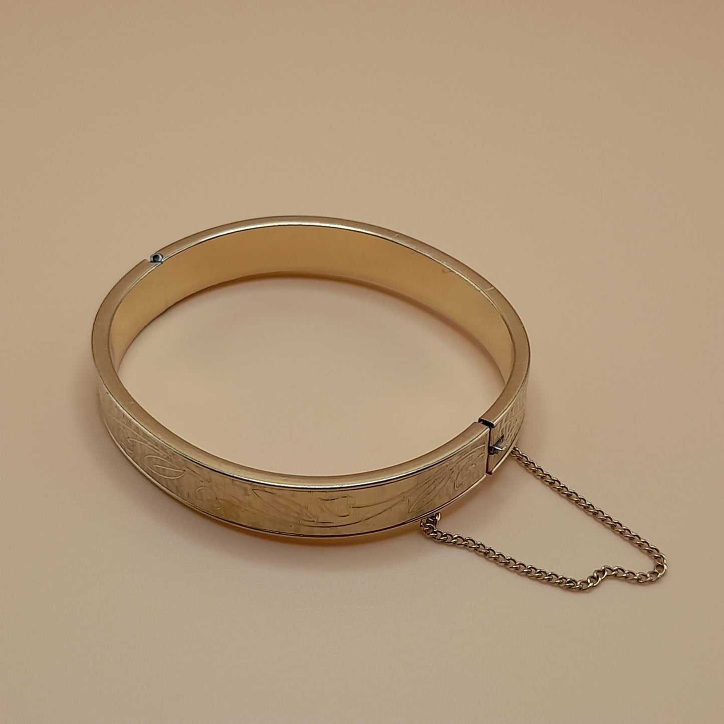 Krementz Floral Hinged Bangle Bracelet, Rolled Gold Overlay, Safety Chain, 1950s Vintage Jewelry