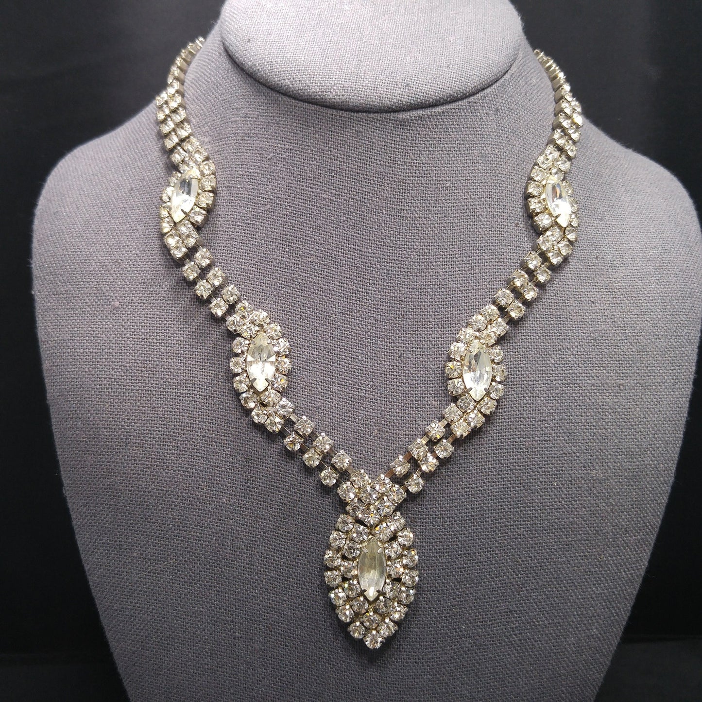 Mid-Century Clear Rhinestone Oval Pendant Necklace, Wedding Necklace, 1950s Vintage Jewelry