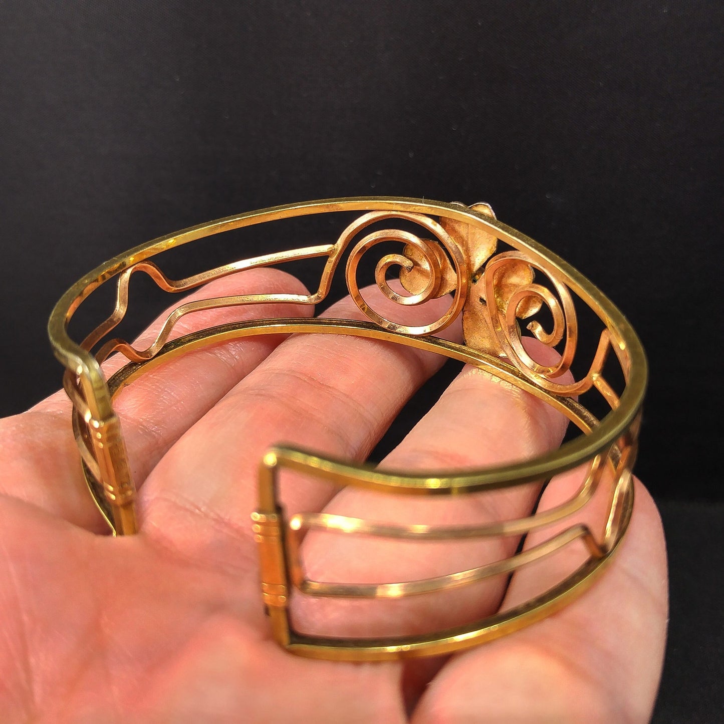 Krementz 14K Rolled Gold Overlay Cuff Bracelet, Openwork Gold Clover Center, Signed Krementz, 1960s Vintage Jewelry