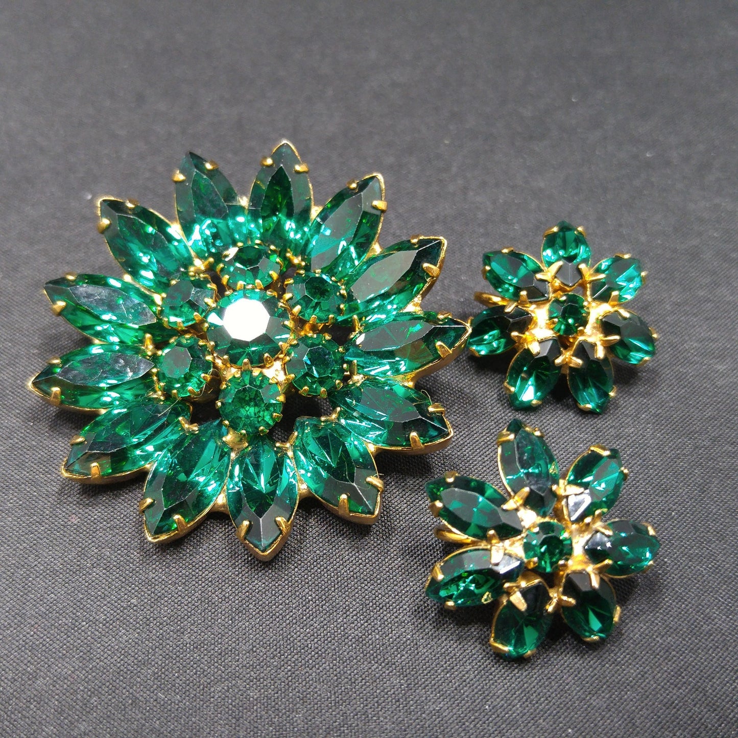Emerald Green Rhinestone Floral Brooch & Earrings, Gold Plated, 1960s Vintage Jewelry