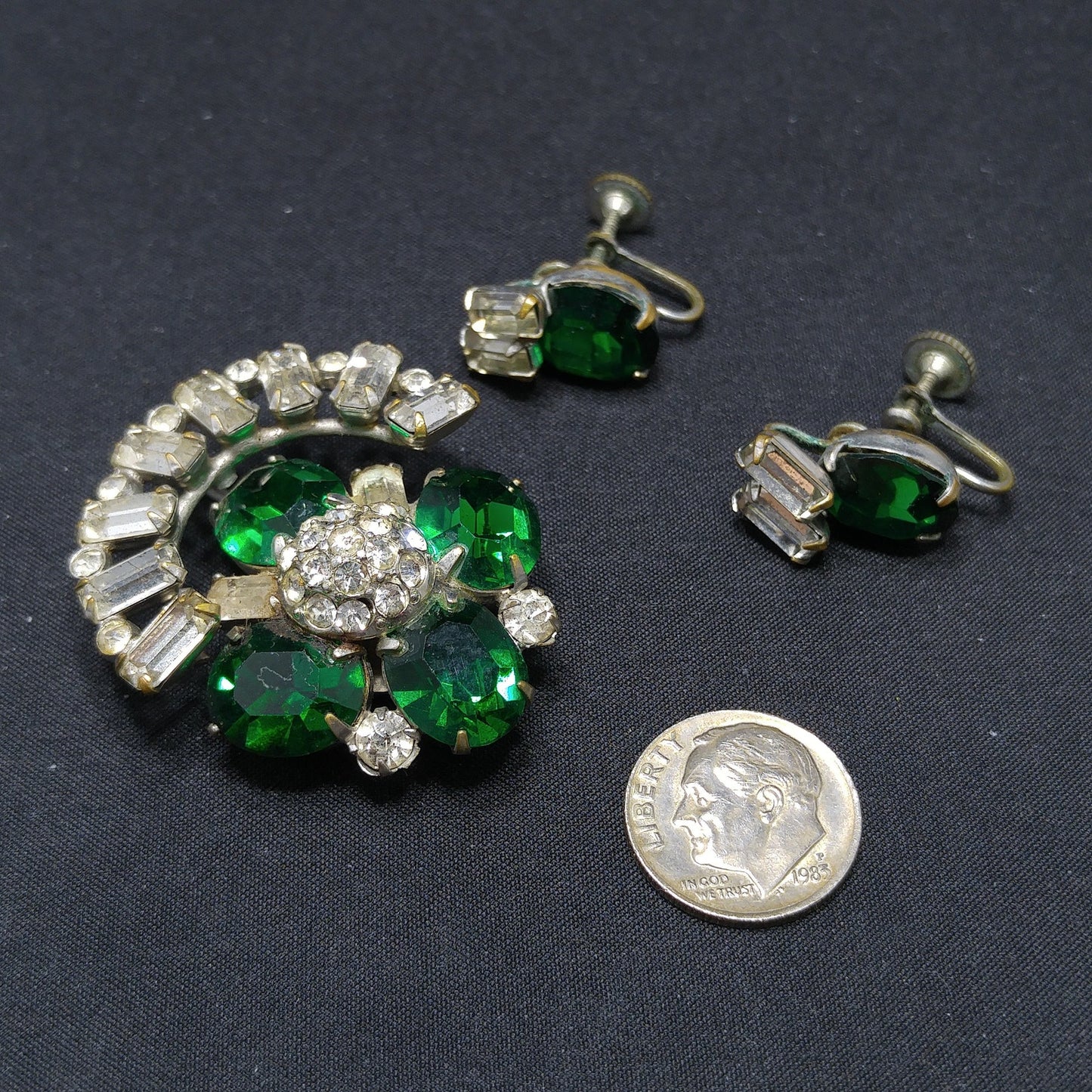 Vintage Green Clear Pendant Brooch Screw-back Earrings, 1940s Vintage Jewelry