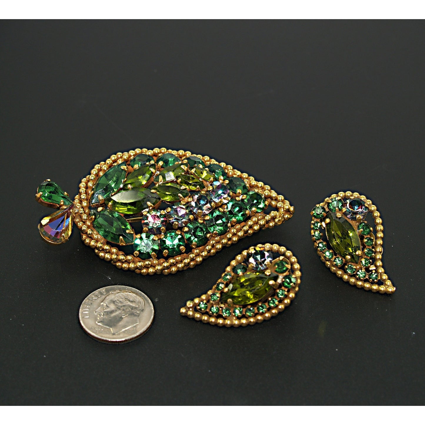 Weiss 1950s Emerald & Vitrail Rhinestone Leaf Brooch & Earrings Set – Gold Beaded Design