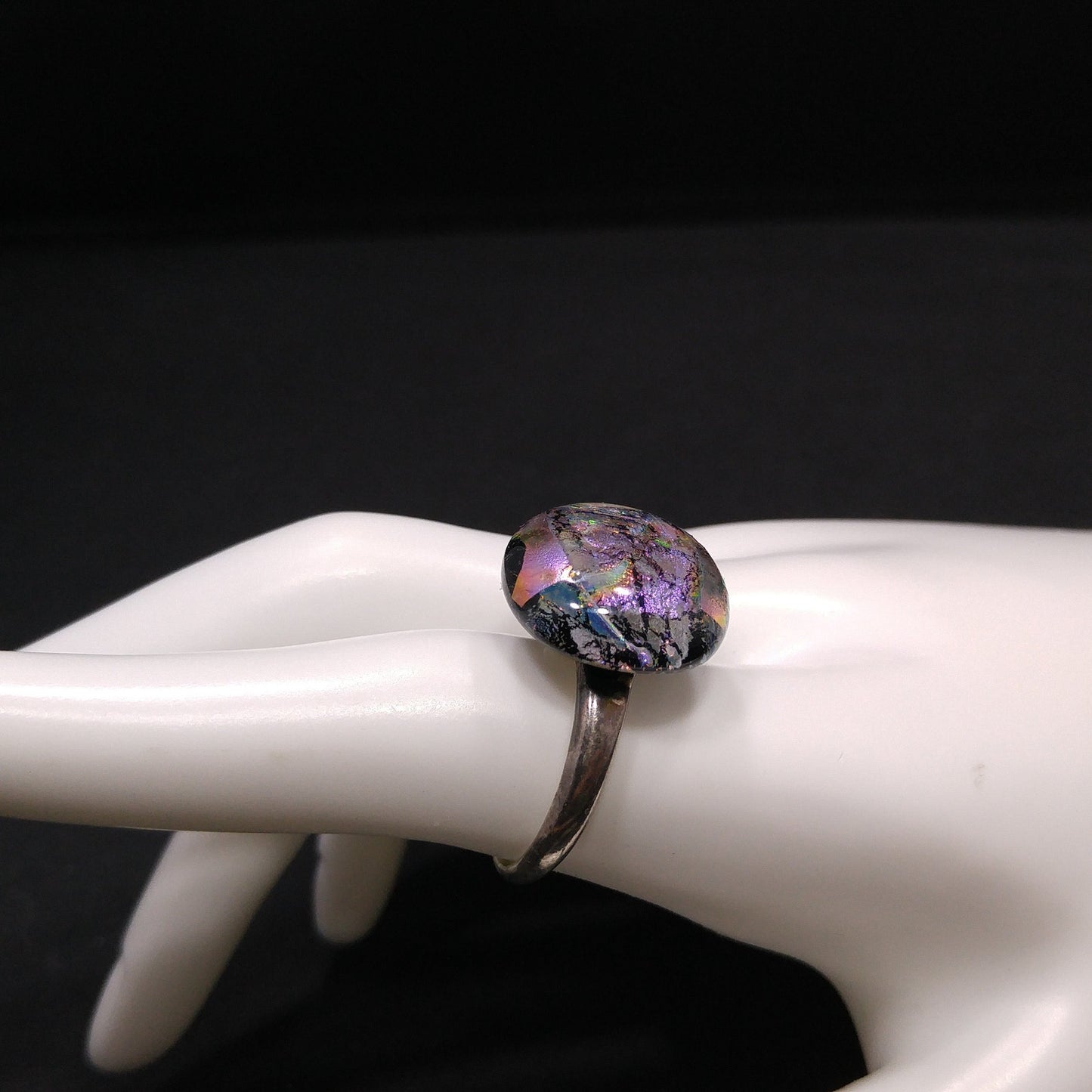 Sterling Silver Dichroic Glass Ring – Adjustable Size 8 – 1960s Vintage Jewelry