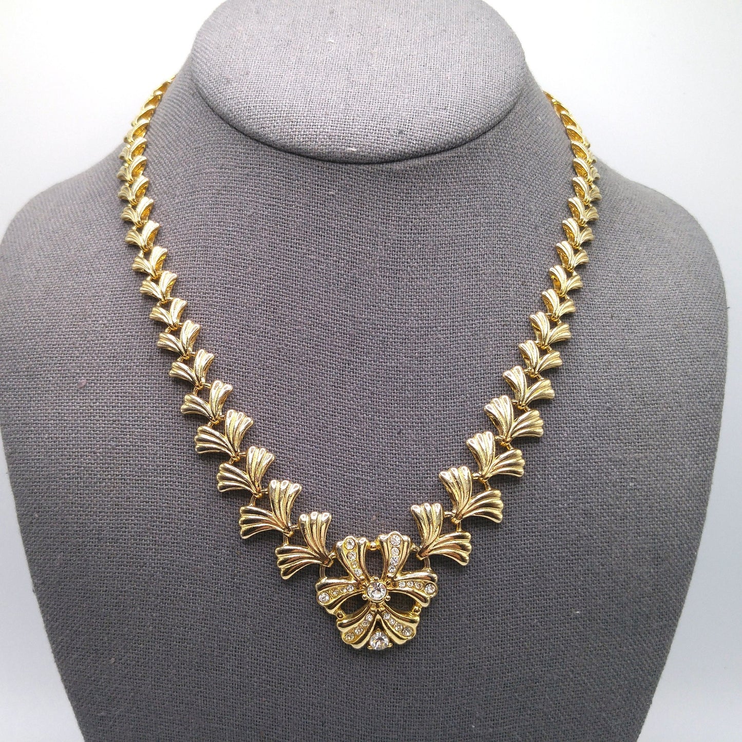 Mid-Century Floral Pendant Necklace, Gold Plated, 1960s Vintage Jewelry