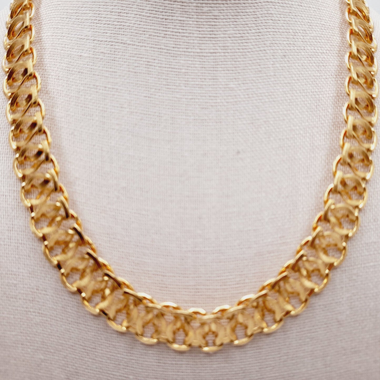 Vintage Trifari Interlocking Choker Necklace Gold Tone Link Collar – 18" Jewelry