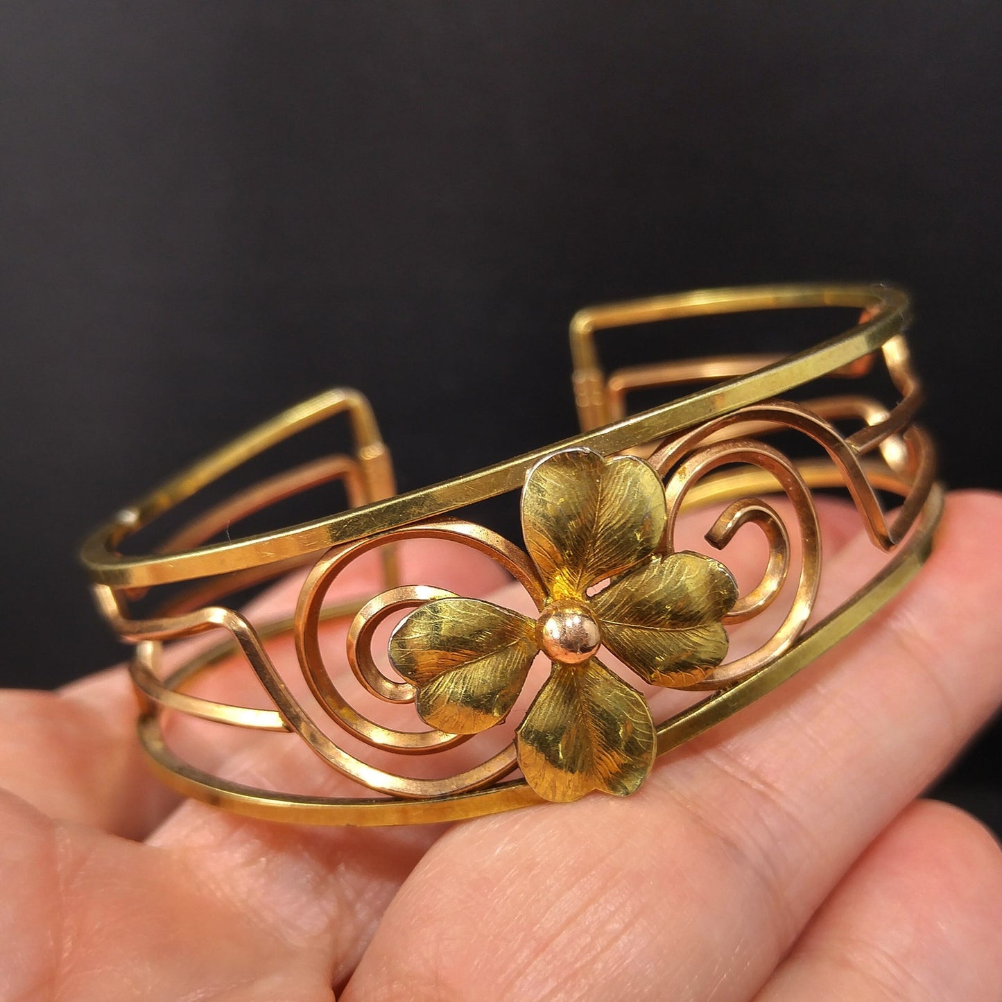 Krementz 14K Rolled Gold Overlay Cuff Bracelet, Openwork Gold Clover Center, Signed Krementz, 1960s Vintage Jewelry