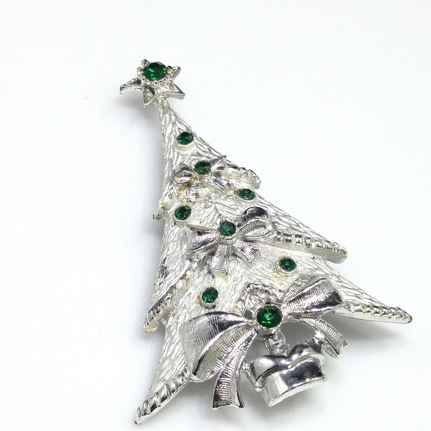 Vintage Christmas Tree Brooch – 1960s Silver Tone Holiday Pin with Emerald Green Rhinestones, 2 1/4 Inch