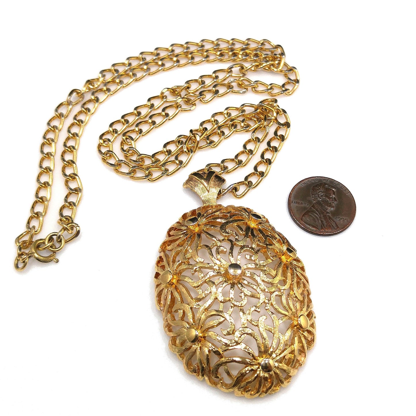 Monet Floral Filigree Pendant Necklace, Gold Plated, 1970s Vintage Jewelry