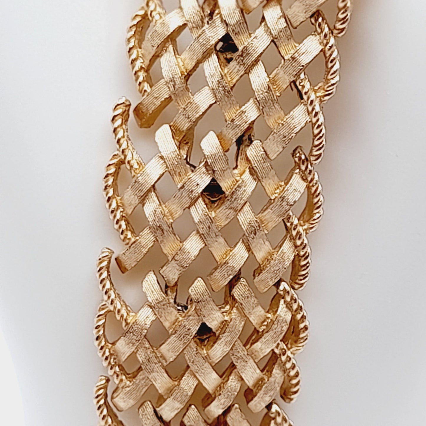 Vintage Mid Century 1950s Signed Crown Trifari Brushed Gold Tone Basket Weave Wide Link Bracelet 7.5"