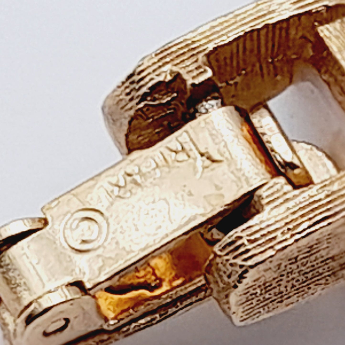 Vintage Crown Trifari White Lucite Gold Plated Link Bracelet