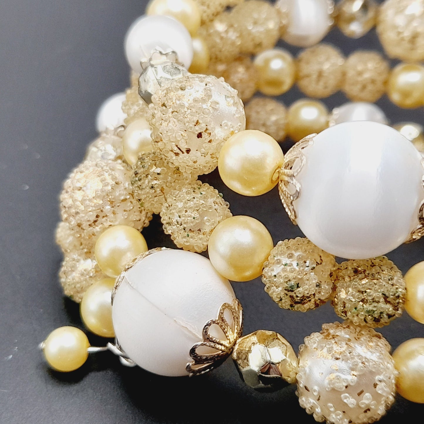 Vintage 1950s Beaded Bracelet – Gold & Pearl Memory Wire Wrap