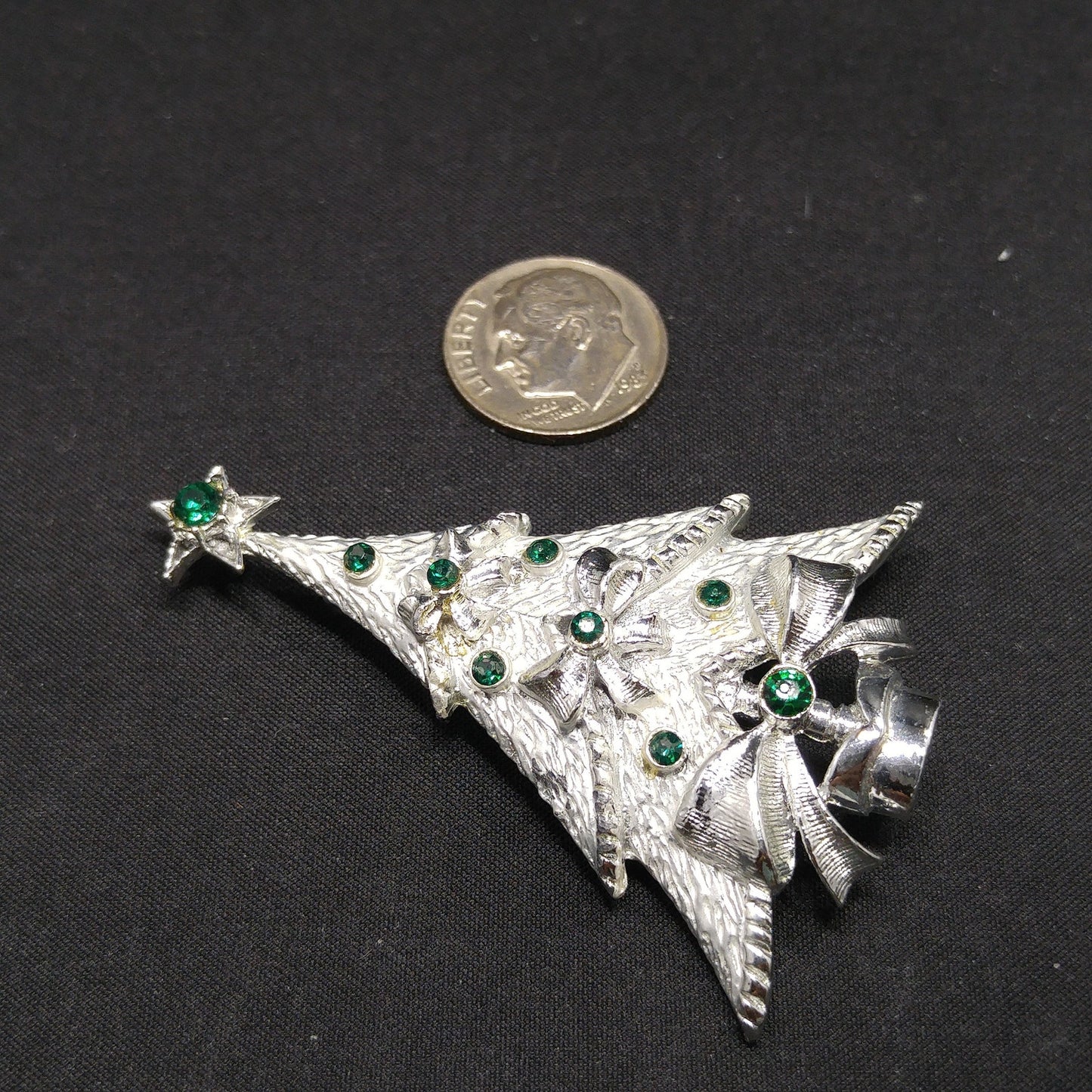 Vintage Christmas Tree Brooch – 1960s Silver Tone Holiday Pin with Emerald Green Rhinestones, 2 1/4 Inch