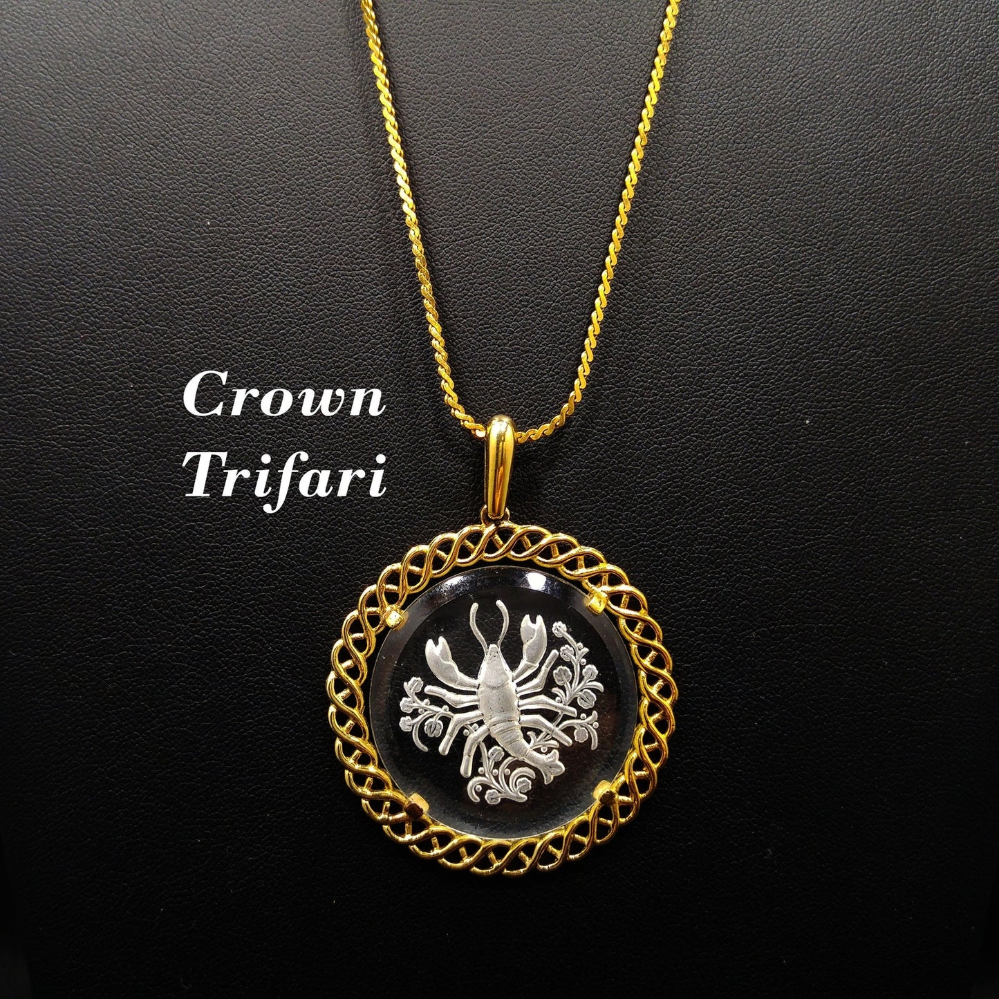 Vintage Crown Trifari Zodiac "Cancer" Necklace, Glass Intaglio Crab, Gold Plated, 1960s Vintage Jewelry
