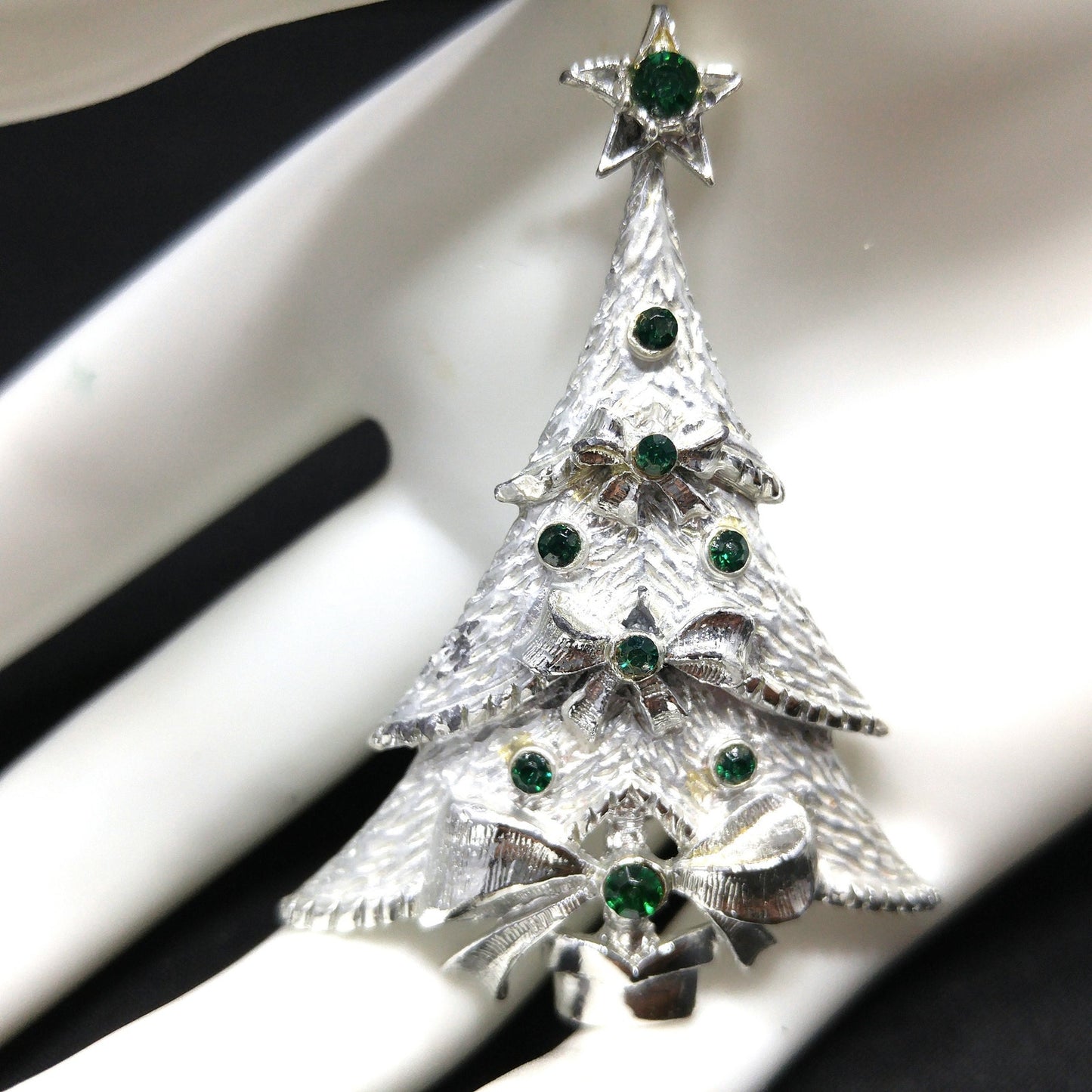 Vintage Christmas Tree Brooch – 1960s Silver Tone Holiday Pin with Emerald Green Rhinestones, 2 1/4 Inch