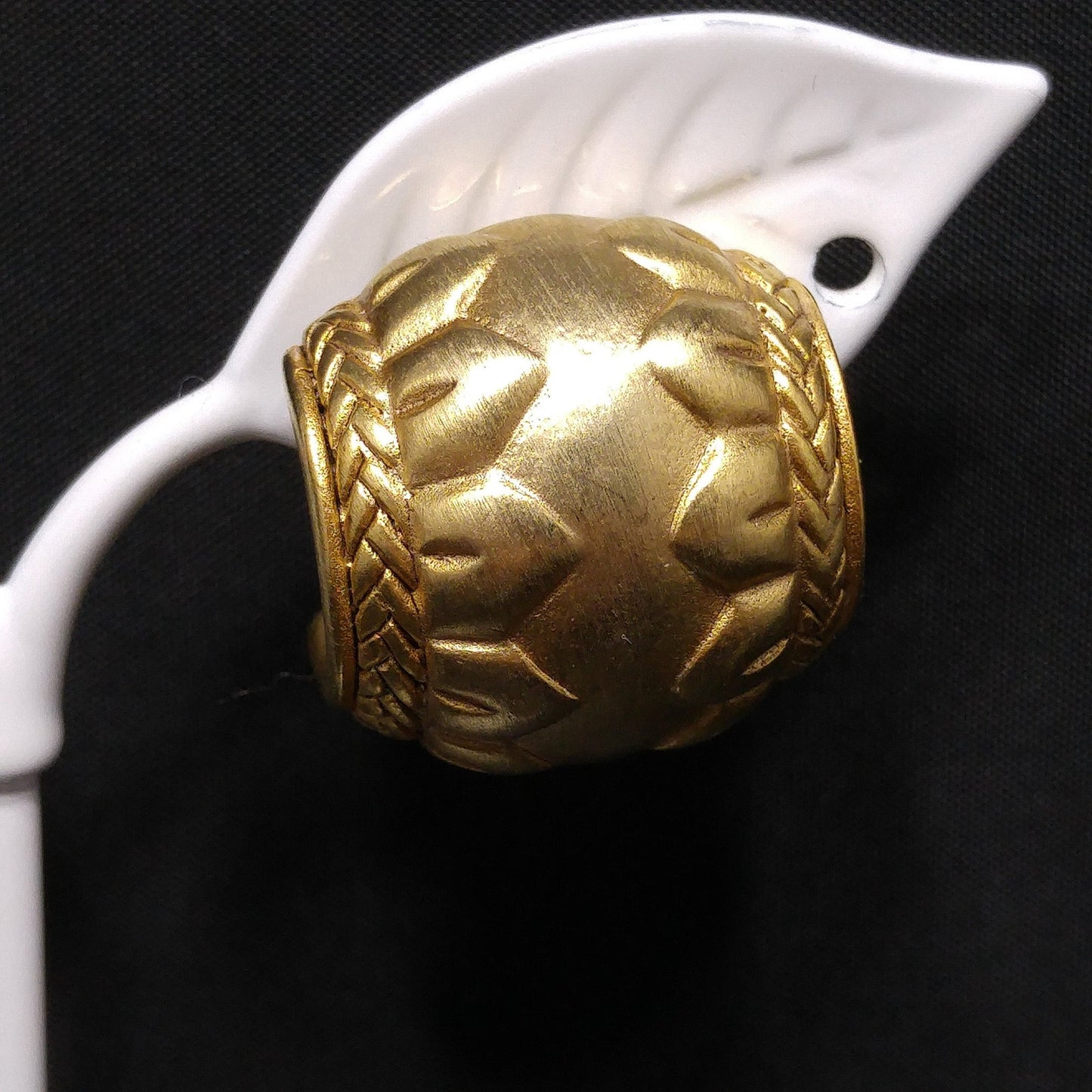 Oscar de la Renta Wide Clip Earrings, Gold Plate, 1980s Vintage Jewelry