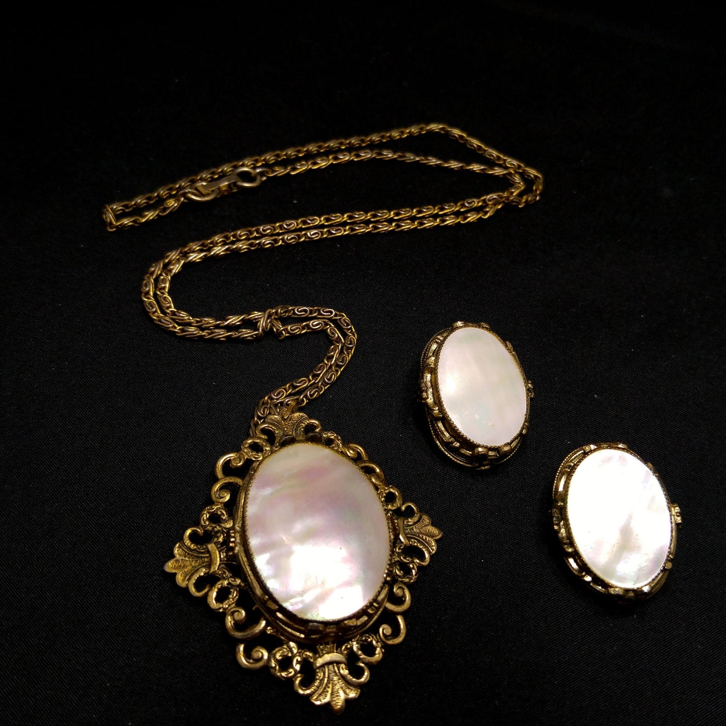 Whiting & Davis MOP Pendant Necklace Clip Earrings Set, 1950s Vintage Jewelry