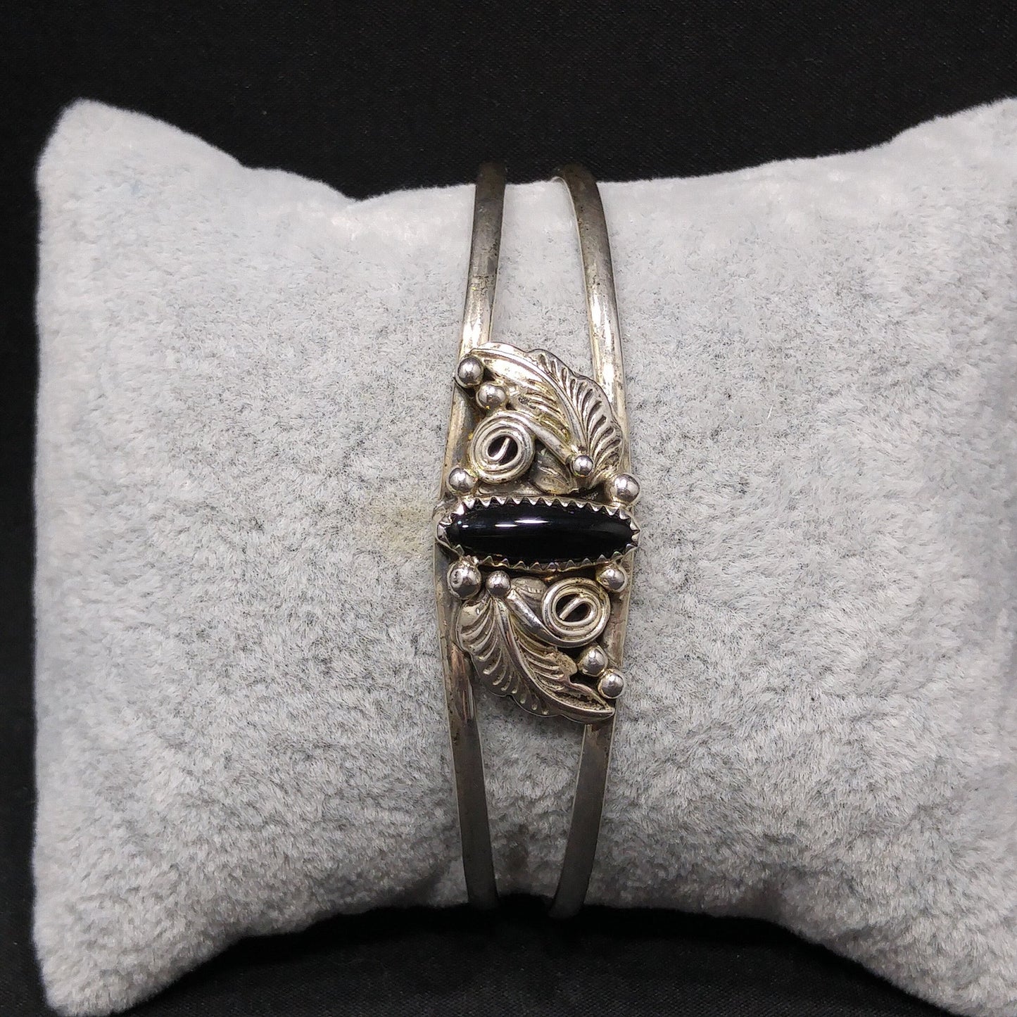 Richard Begay Navajo Artisan Sterling Silver Onyx Cuff Bracelet, 1980s Vintage Jewelry