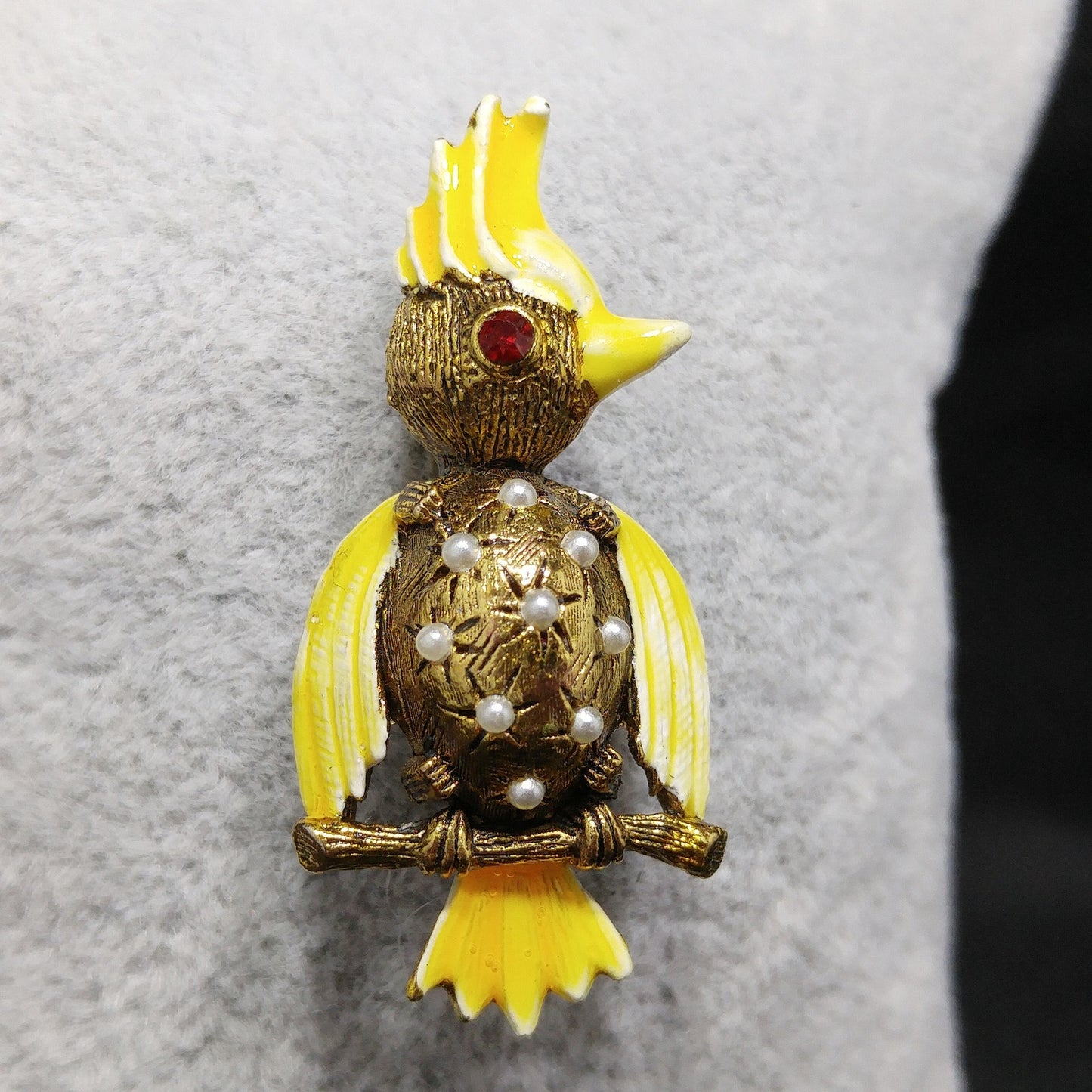Vintage Weiss Yellow Enamel Bird Brooch, Faux Pearls, 1940s