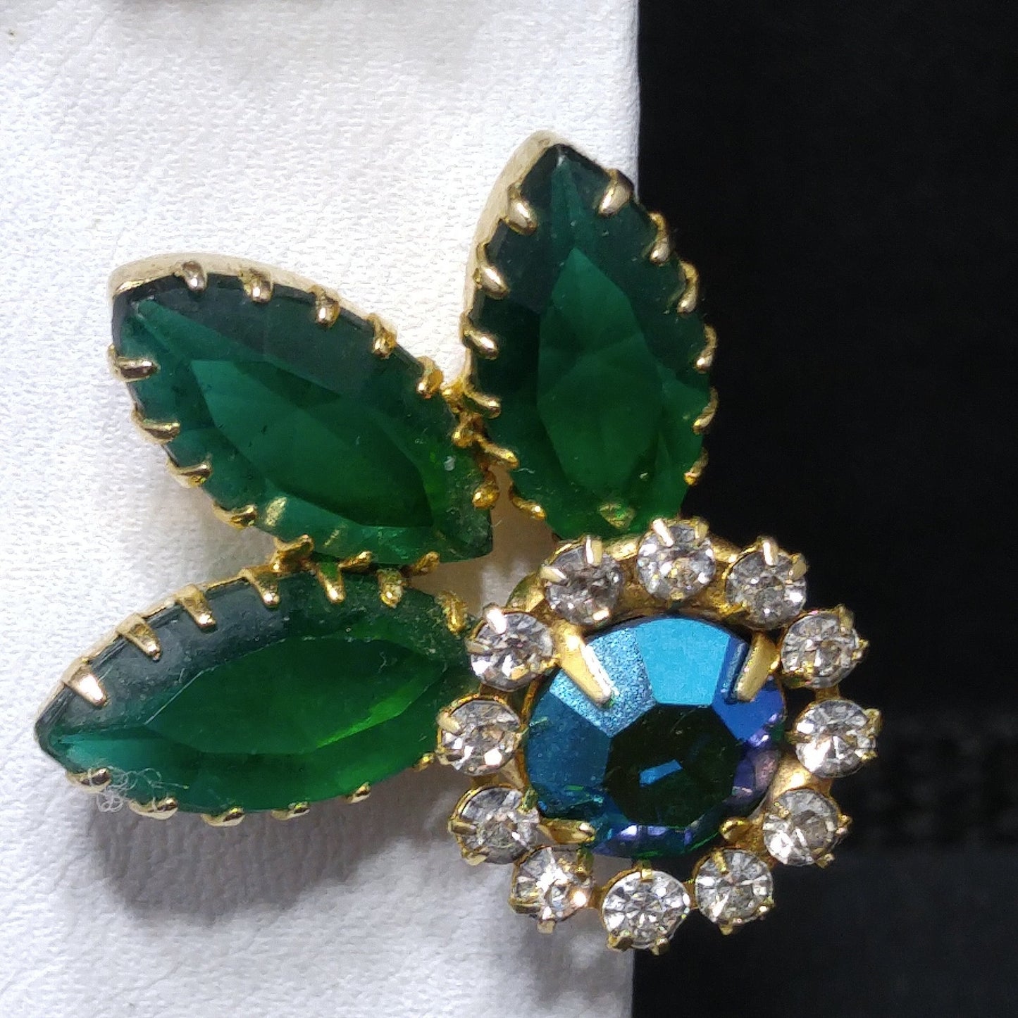 Green Aurora Borealis Acorn Molded Leaf Brooch Earrings Set, Gold Plated, 1960s Vintage Jewelry