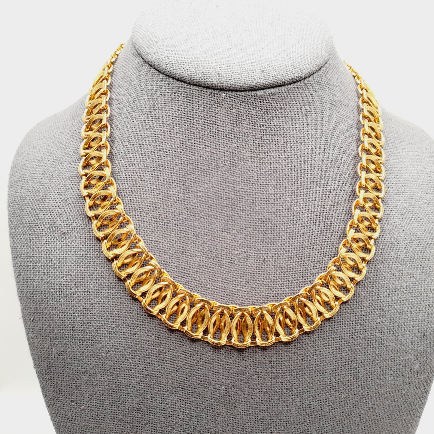 Vintage Trifari Interlocking Choker Necklace Gold Tone Link Collar – 18" Jewelry