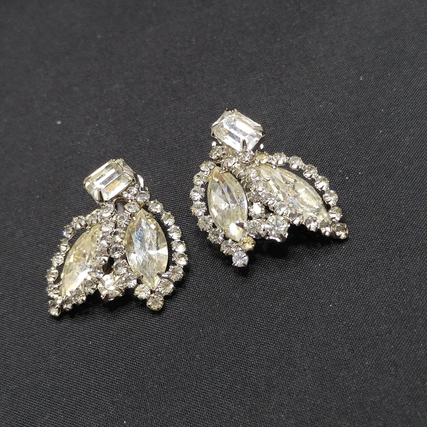 Weiss Clear Rhinestone Floral Earrings, Rhodium Plated, 1950s Vintage Jewelry