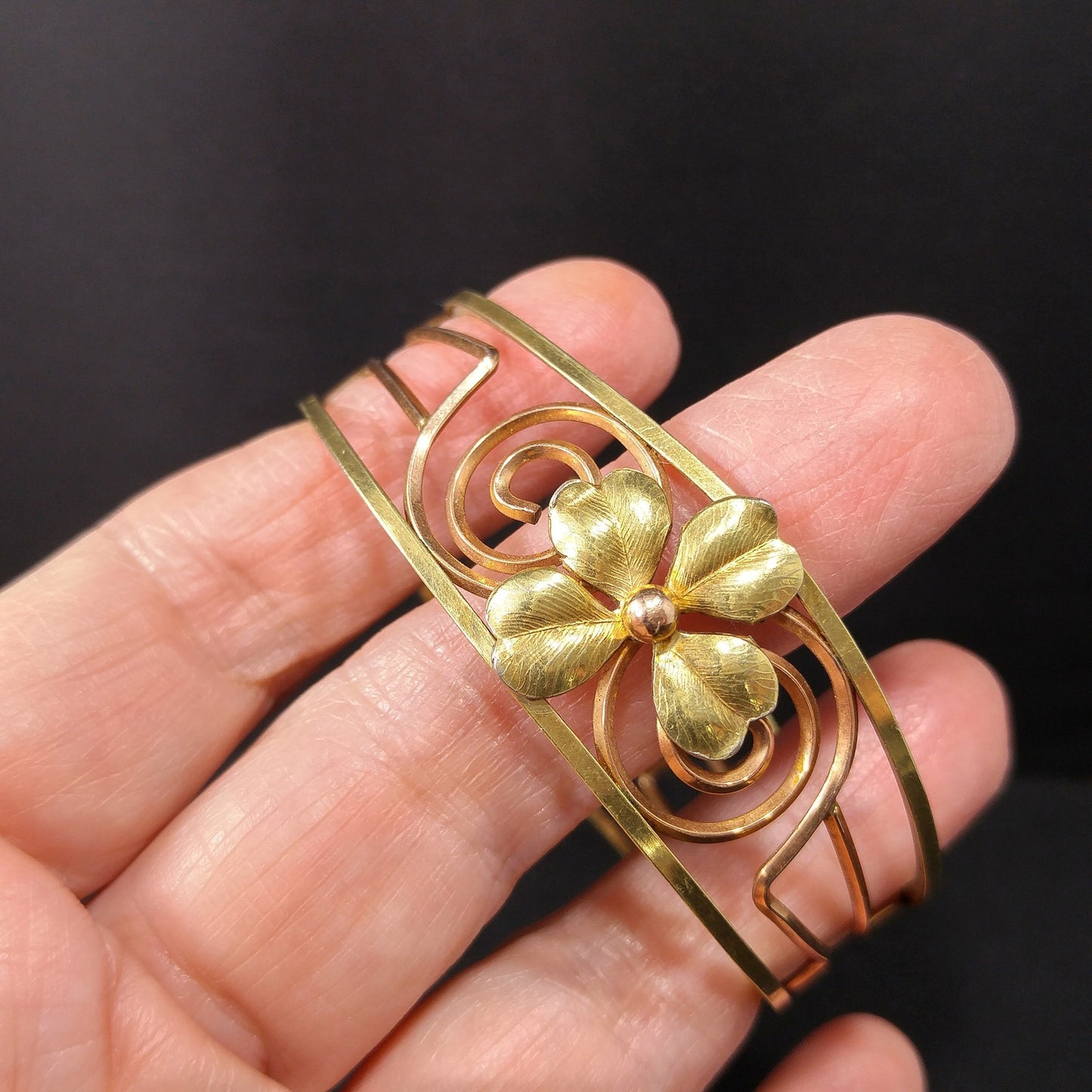 Krementz 14K Rolled Gold Overlay Cuff Bracelet, Openwork Gold Clover Center, Signed Krementz, 1960s Vintage Jewelry