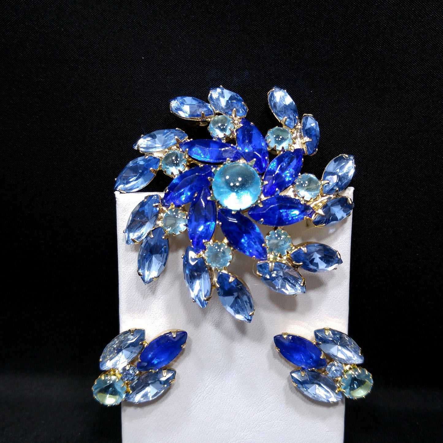 Blue Light Dark Rhinestones Pinwheel Brooch & Earrings, Gold Plated, 1960s Vintage Jewelry