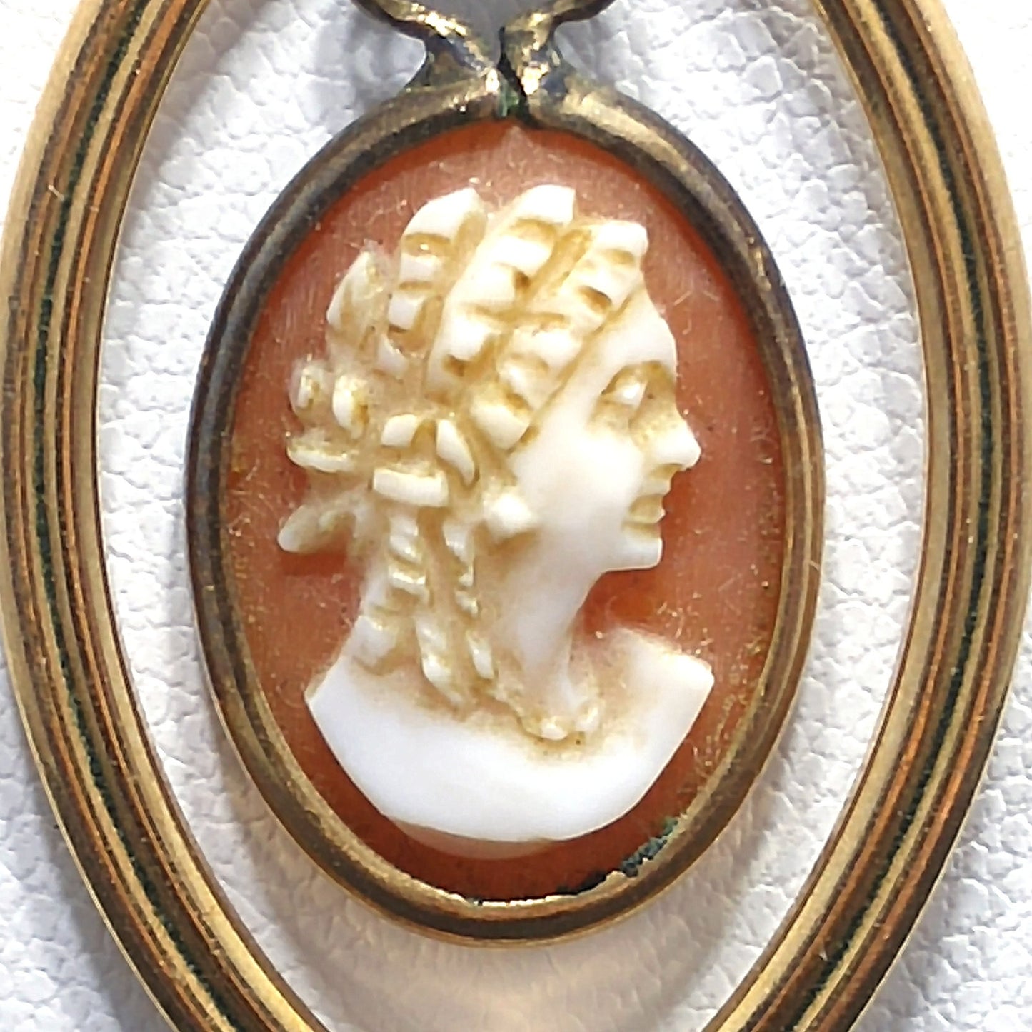 Van Dell Hand-Carved Shell Cameo Necklace – 14K Gold Chain, 1940s Vintage