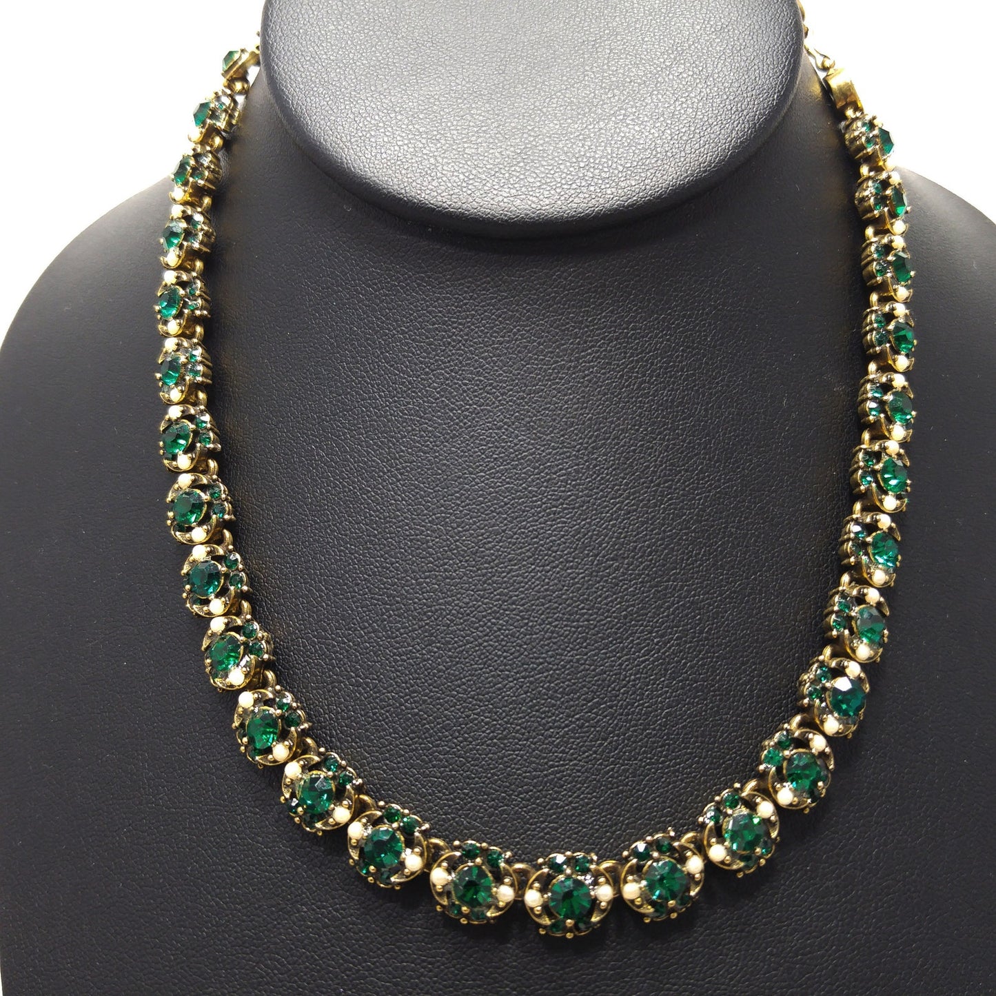 Hollycraft Emerald Green Rhinestones Necklace, Faux Pearls, Gold Plated, 1950s