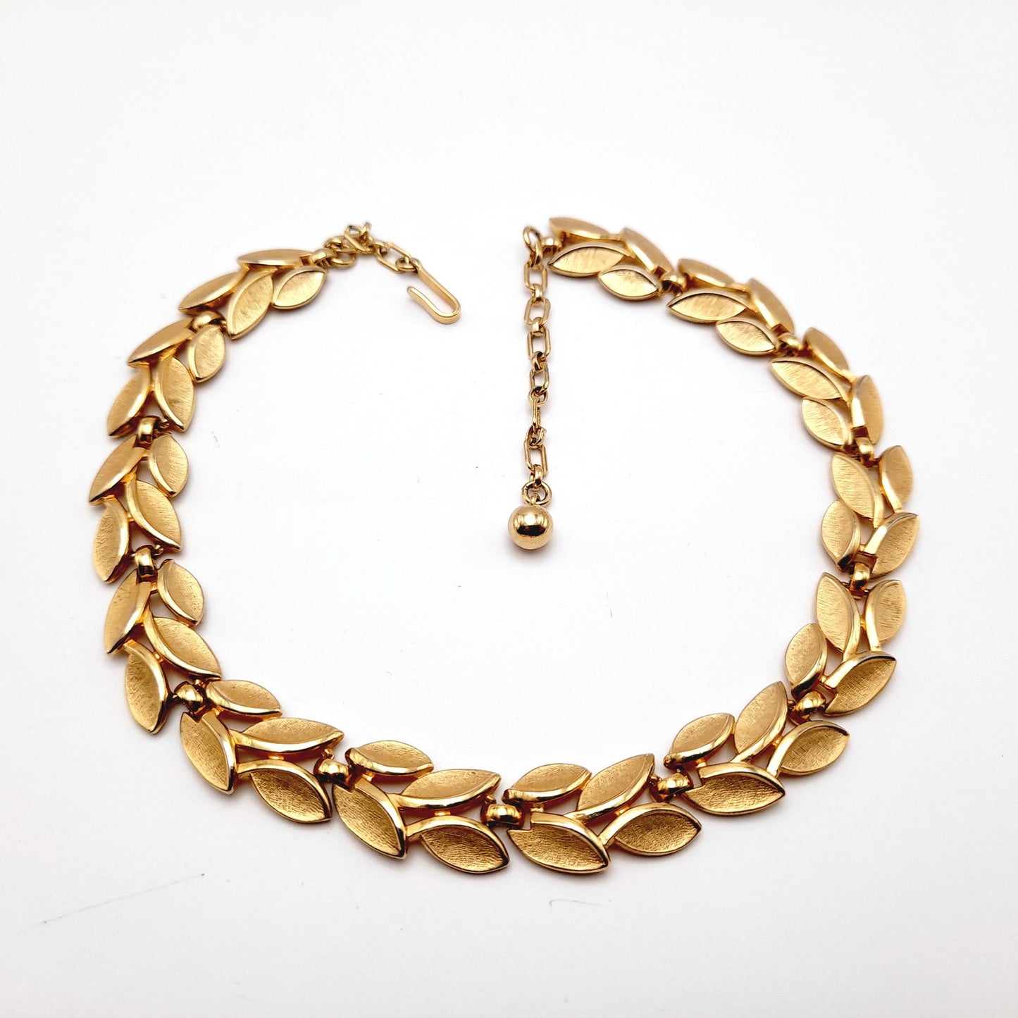 Vintage Trifari Gold Plated Leaves Choker Necklace