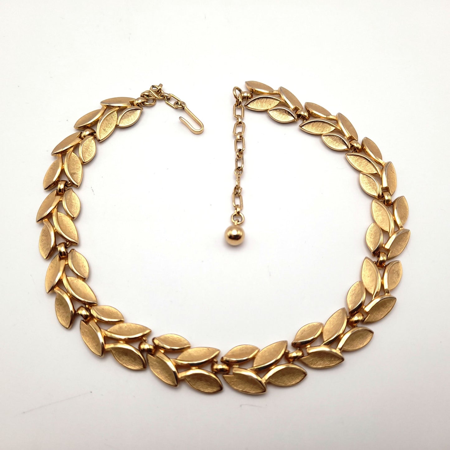 Vintage Trifari Gold Plated Leaves Choker Necklace