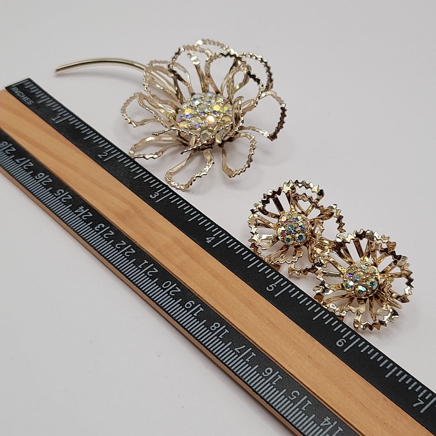 Vintage Sarah Coventry AB Rhinestone Centers Gold Tone Flower Brooch Clip Earrings Set